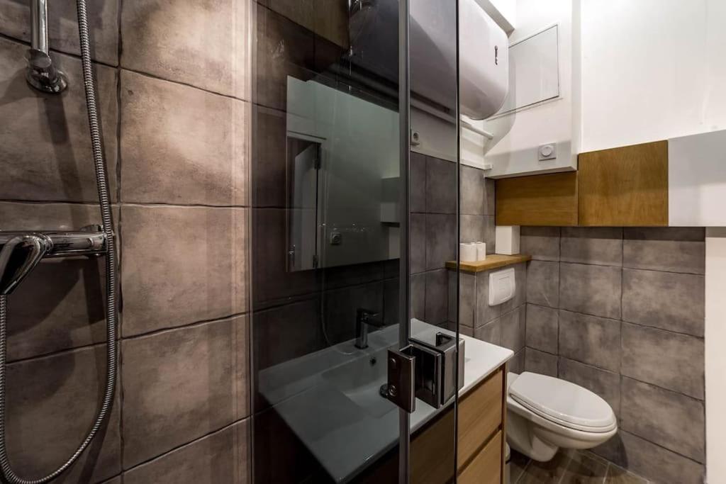 Quiet Center Ail Apartment