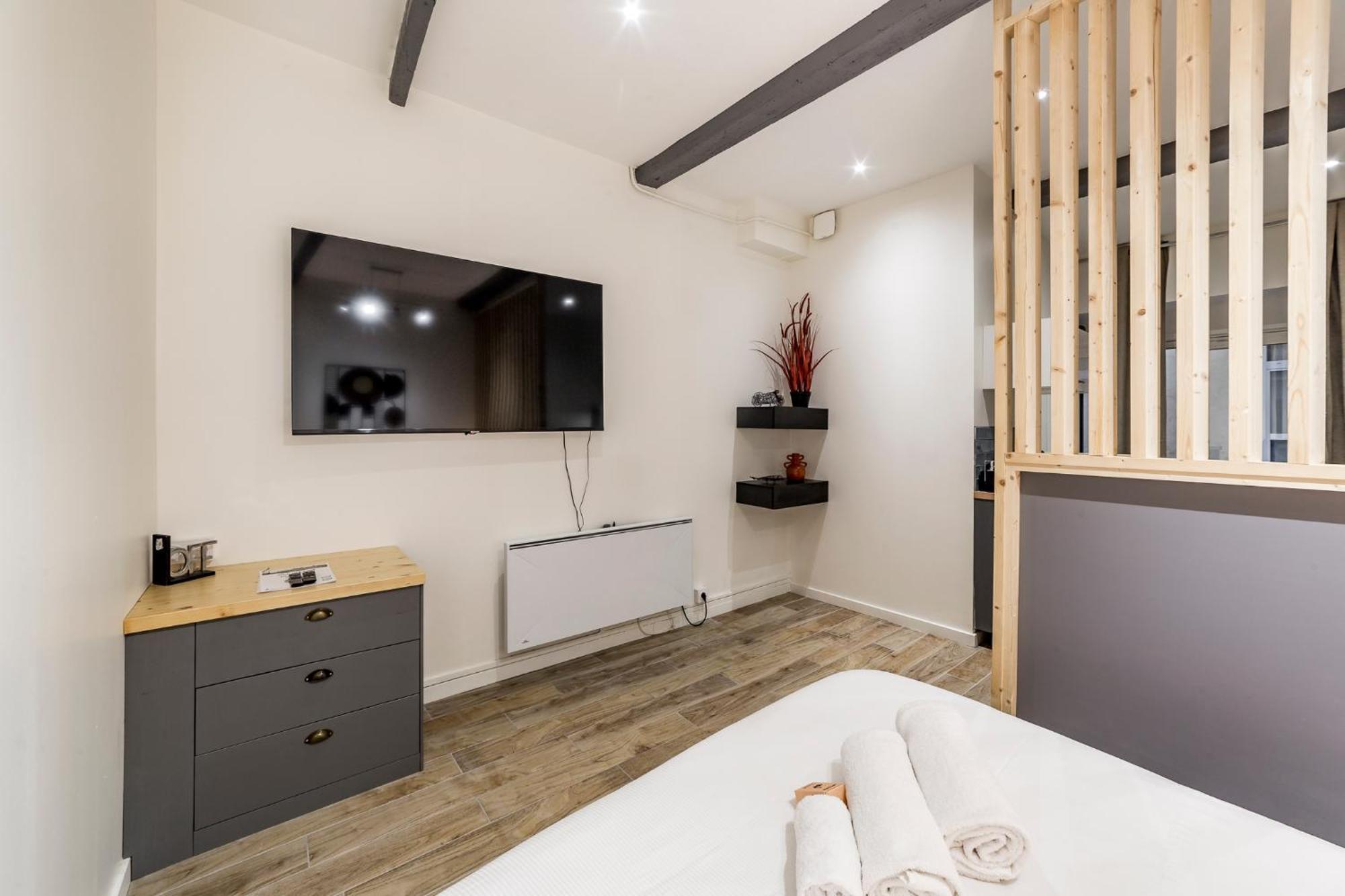 Quiet Center Ail Apartment *