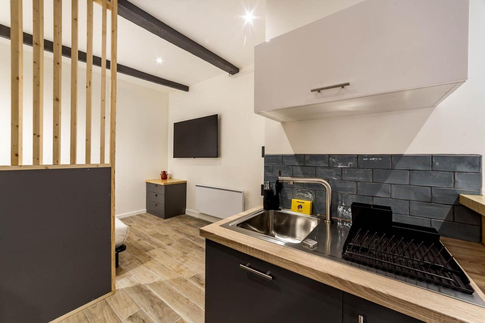 Quiet Center Ail Apartment