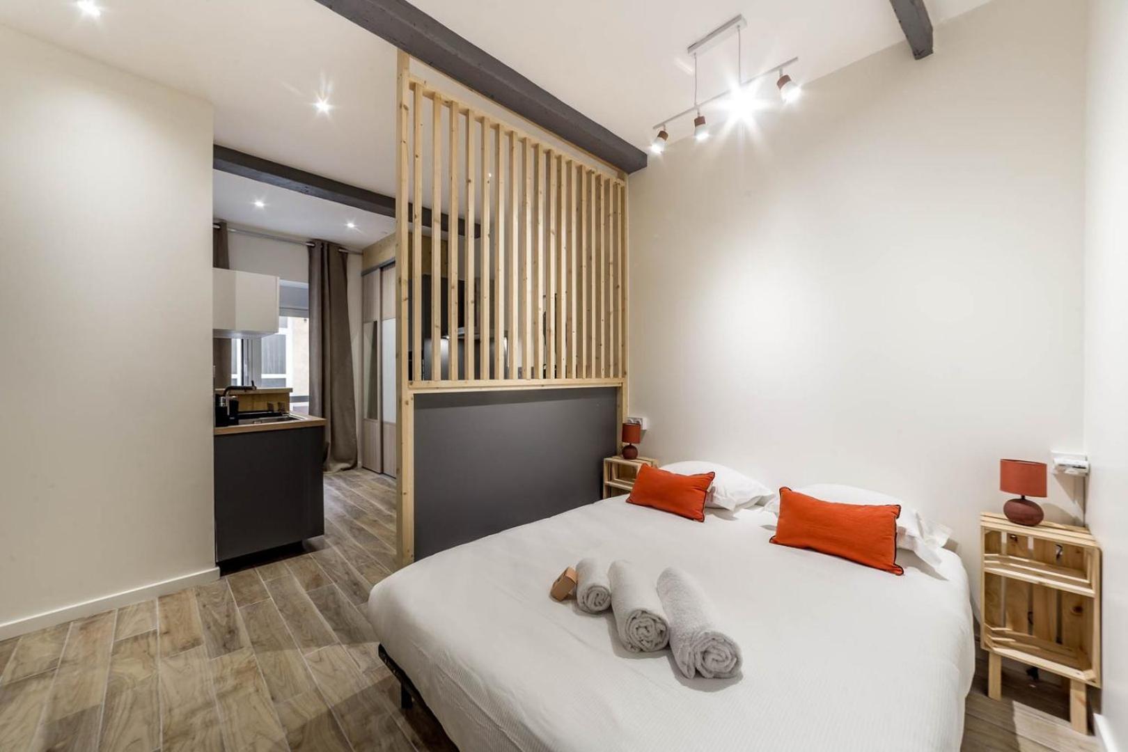 Quiet Center Ail Apartment *