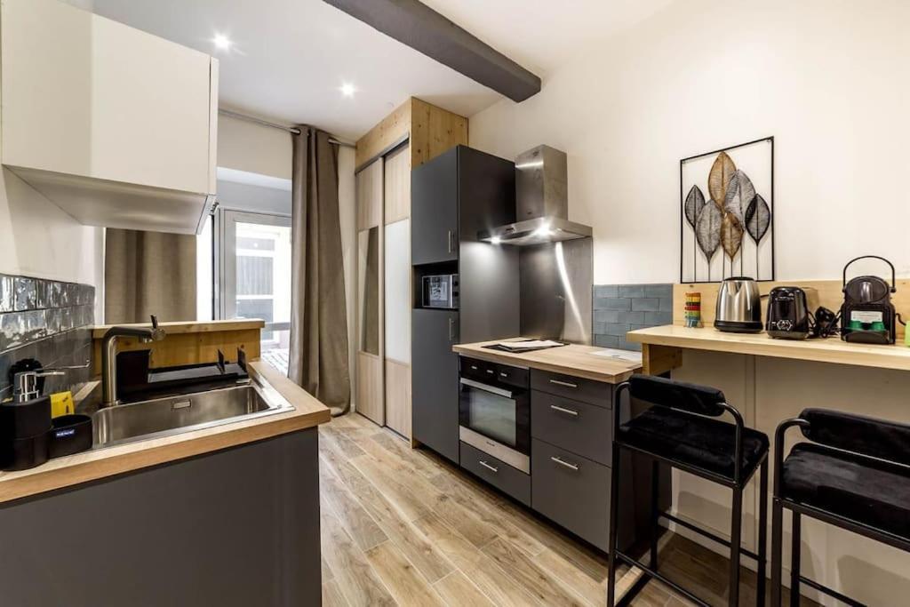 Quiet Center Ail Apartment